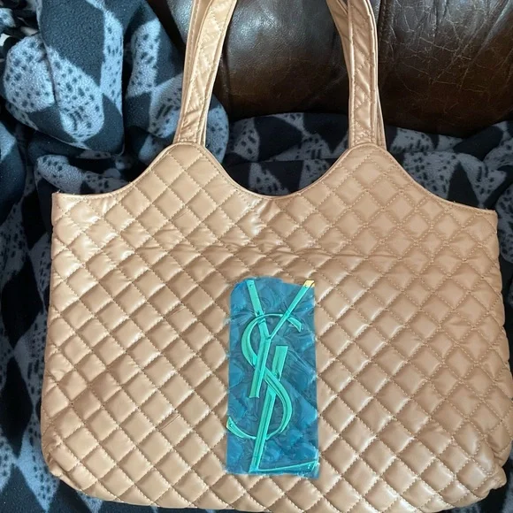 Saint Laurent Icare Beige Quilted Tote - Picture 4 of 7